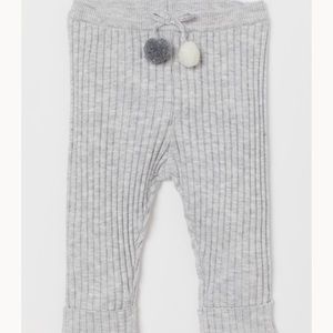 H&M Ribbed gray leggings with pom pom